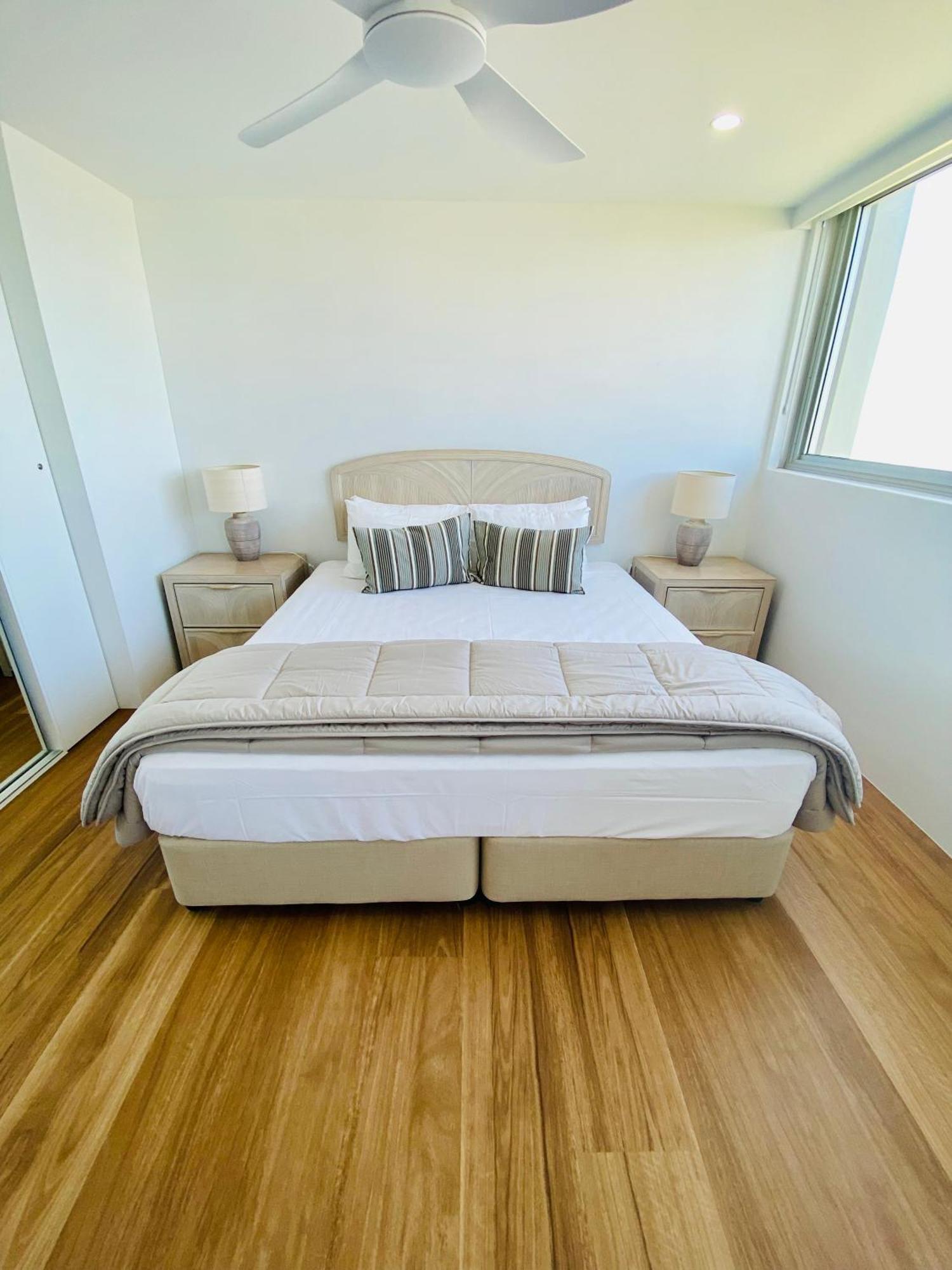One The Esplanade Apartments On Surfers Paradise ゴールドコースト エクステリア 写真